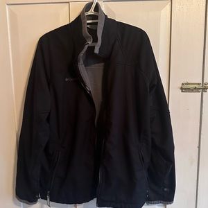 Columbia soft-shell men’s Large zip jacket